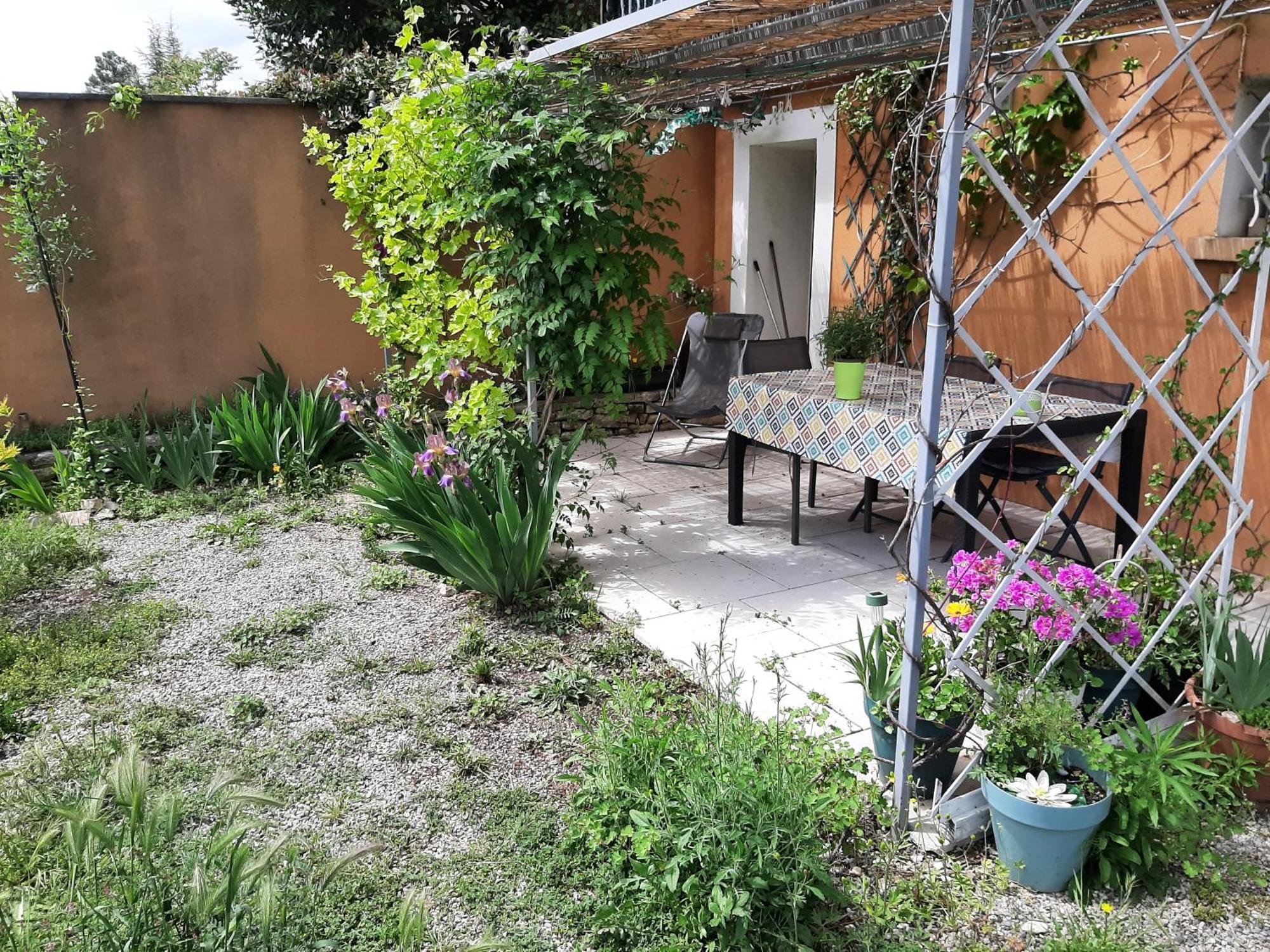 T.Belle Vue Panoramique Au Coeur Du Luberon 40M2 + Pergola . Jardin. P Lejlighed Apt Eksteriør billede